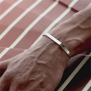 Minimalistisk bangle herrearmbånd i PVD-belagt 18K