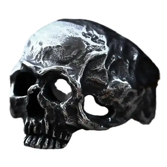 Nightfall Skull Bikerring i mørkt stål.