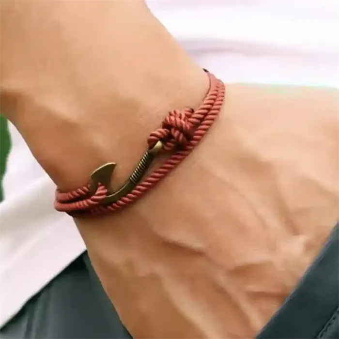 Rustbrunt herrearmbånd med ankerlås i antikguld, justerbar 17–23 cm