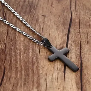 Sort kors halskæde til mænd i rustfrit stål – 35×20 mm vedhæng
