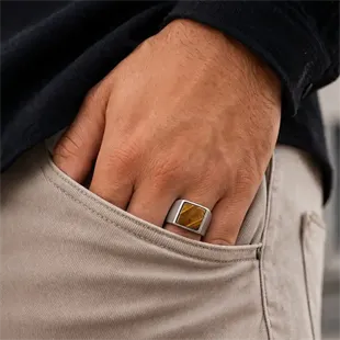 Tigerøje Herre Ring i Mat Rustfrit Stål – Firkantet Signet Ring