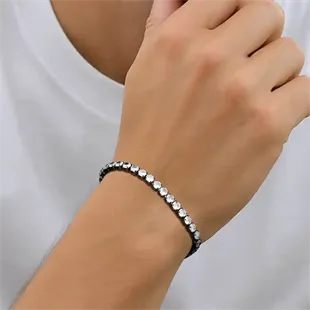 herrearmbånd i sort snor med klare CZ sten – perfekt sammen med andre armbånd