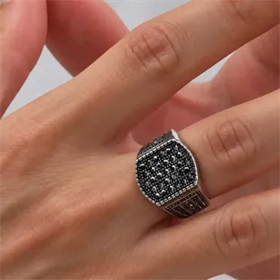 Herrering med sten