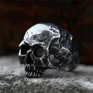 Nightfall Skull Bikerring i mørkt stål.