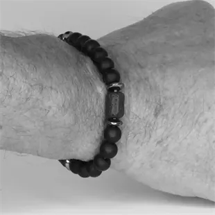 sort perlearmbånd til mænd