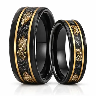 Aureon – sort tungstenring med guldfarvet inlay