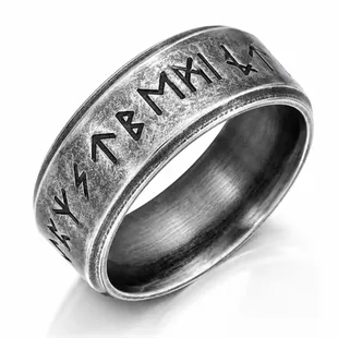 Vikinge ring i oxyderet stål.